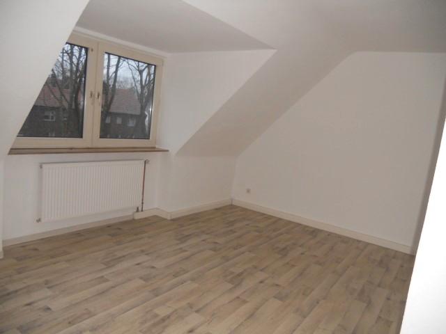 Dachgeschoßwohnung Bochum Günnigfeld - 3.5 Zimmer, 73 m&sup2;, 570&euro; | Angebot:25050798