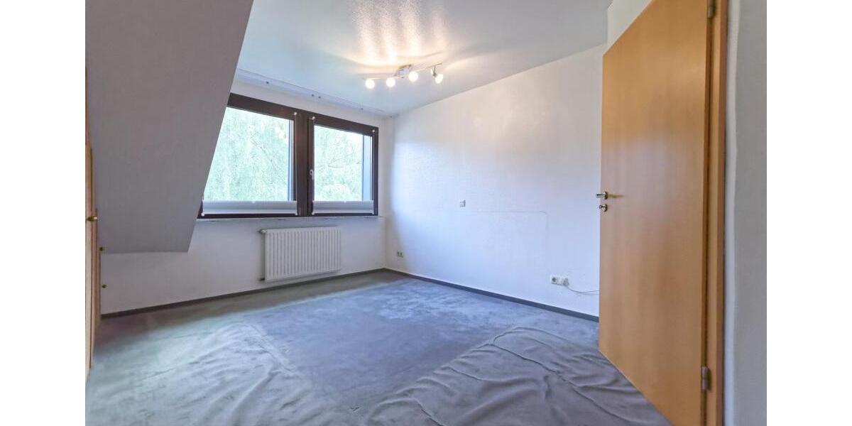 Dachgeschoßwohnung Oberhausen Biefang - 4 Zimmer, 96 m&sup2;, 227.000&euro; | Angebot:26940519