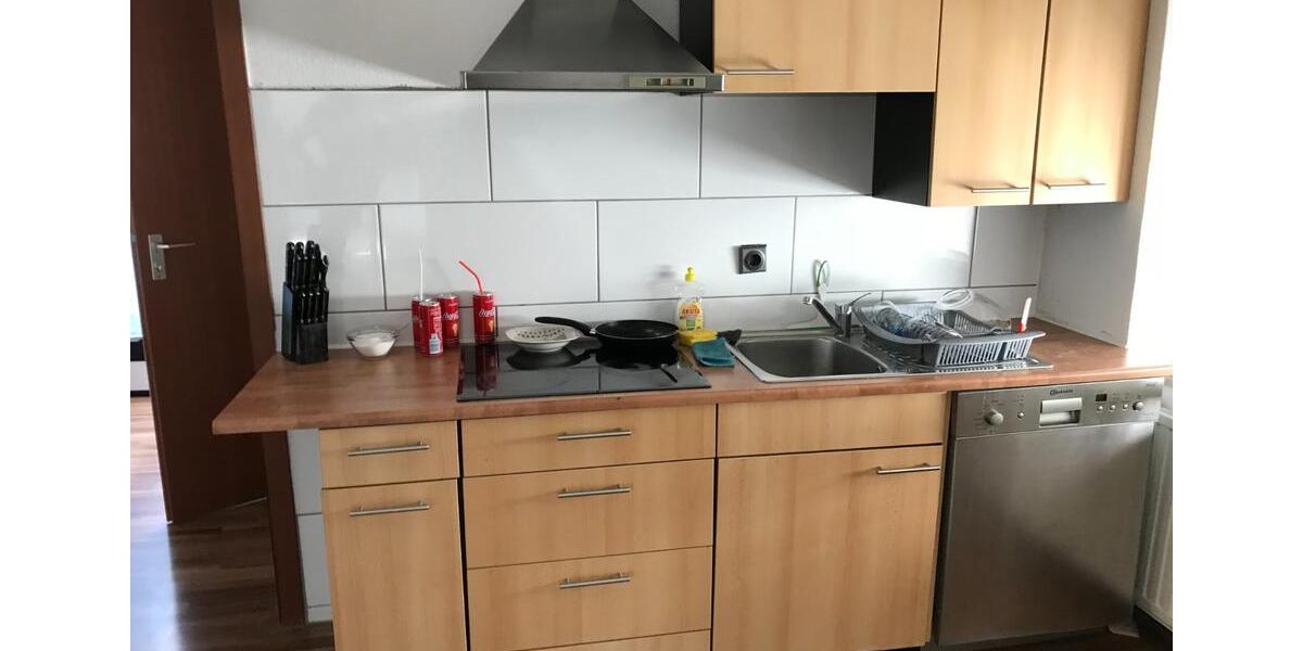 Schickes DG-Appartement mit TOP-Einbauküche und Badewanne 1 zimmer