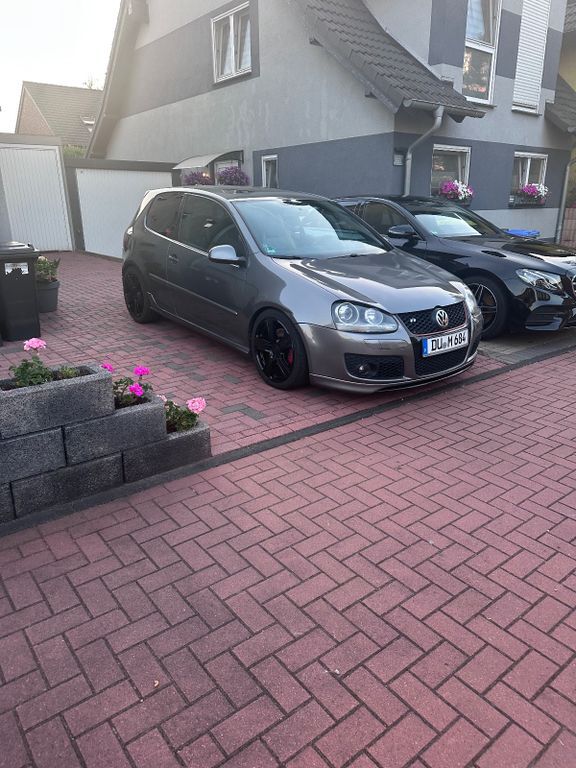 VW Golf 199.000 km 7.400 € Duisburg 47139