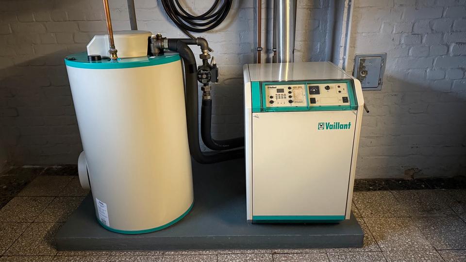 Doppelhaushälfte, großes Grundstück, Doppelgarage, unterkellert 7 zimmer