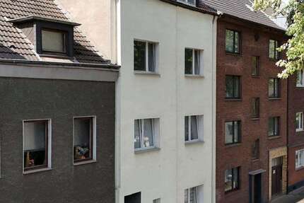 Haus Duisburg Mittelmeiderich - 8 Zimmer, 246 m&sup2;, 298.000&euro; | Angebot:25148102