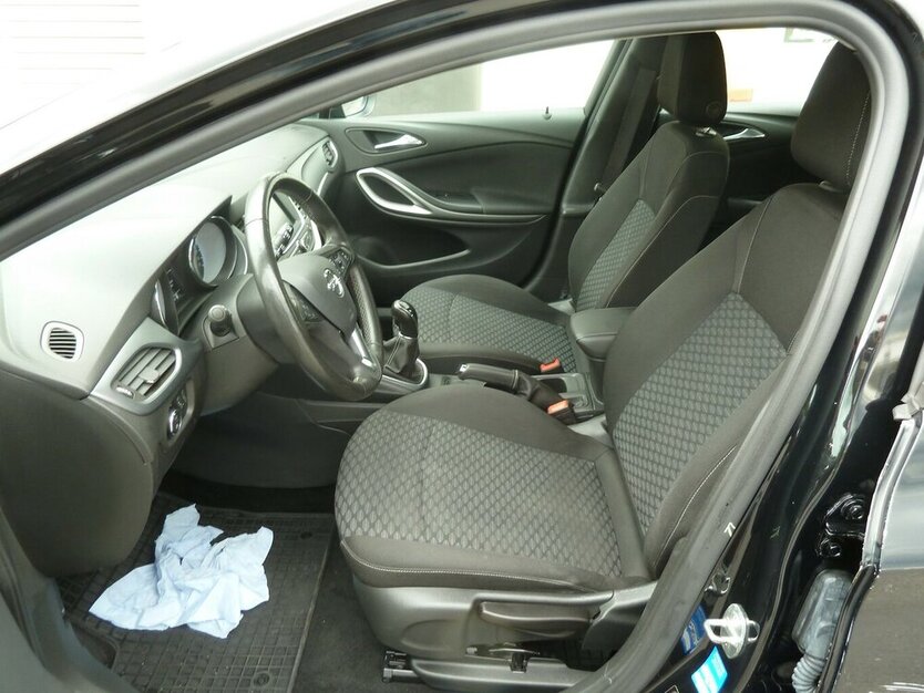 Opel Astra 1.5 D Edition Klima Navigation Lackschäden 148.000 km 6.900 € Ratingen 40885