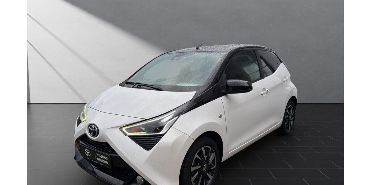 Toyota Aygo (X) 40.800 km 11.450 &euro; Duisburg 47055