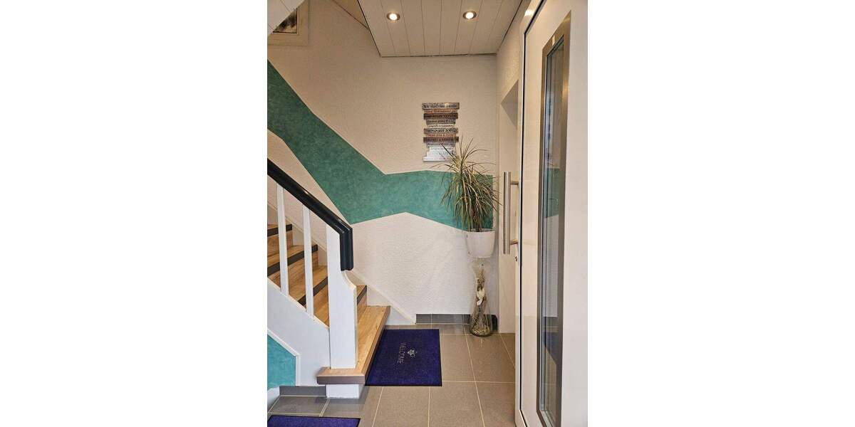 Modernisiertes 2-Familienhaus mit 3 Garagen und attr. Garten in guter und ruhiger Lage in Wetter 9 zimmer