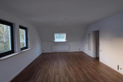 Helle 2 Zimmer Dachgeschoss Wohnung 1 zimmer