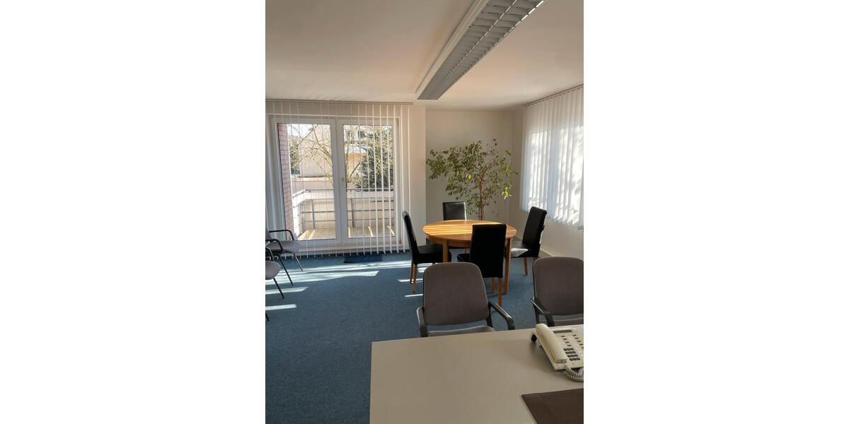 Lichtdurchfluteter, ruhiger, zentrumsnaher Büroraum zimmer