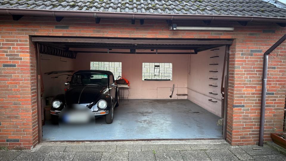 Doppelhaushälfte, großes Grundstück, Doppelgarage, unterkellert 7 zimmer