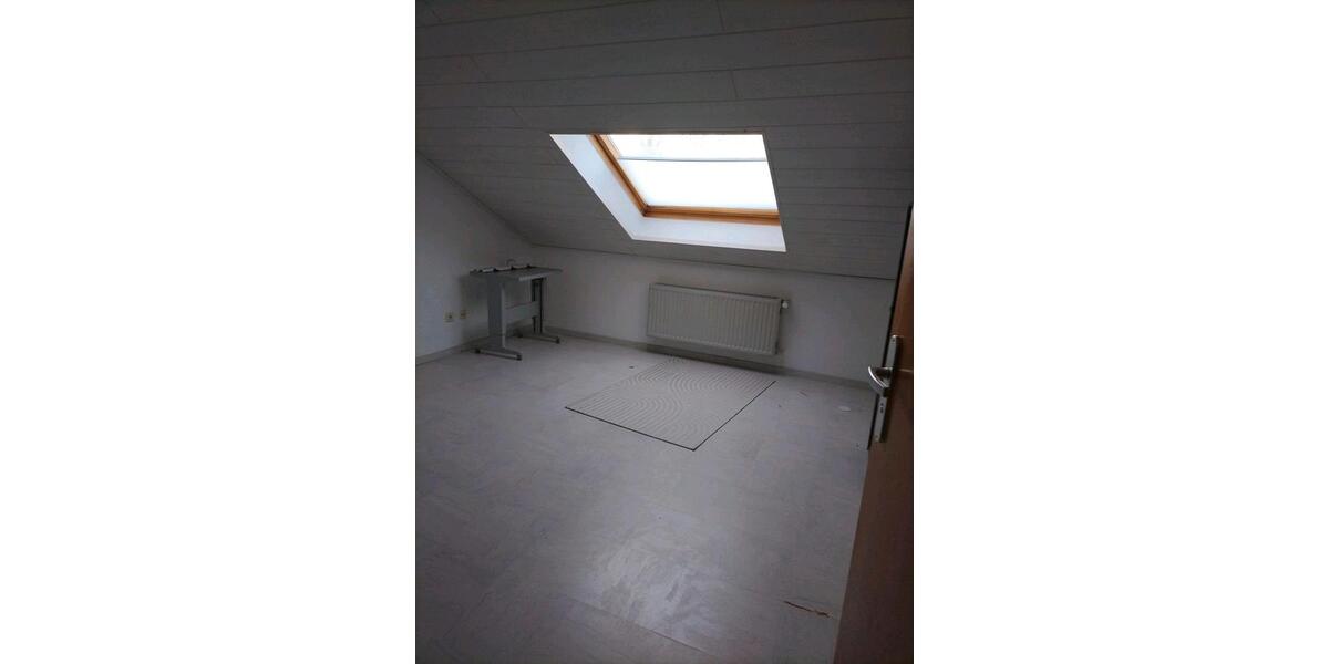 Dachgeschoßwohnung Oberhausen Rothebusch - 4 Zimmer, 87 m&sup2;, 675&euro; | Angebot:25363572