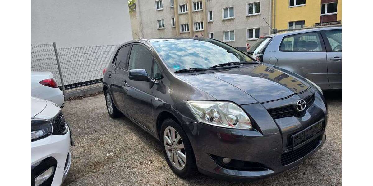 Toyota Auris 124.000 km 6.400 &euro; Essen 45144