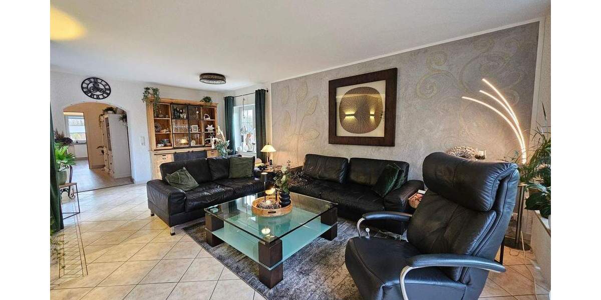 Modernisiertes 2-Familienhaus mit 3 Garagen und attr. Garten in guter und ruhiger Lage in Wetter 9 zimmer