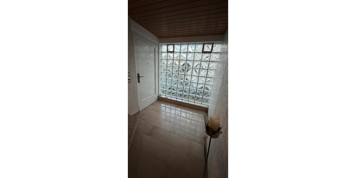 Doppelhaushälfte, großes Grundstück, Doppelgarage, unterkellert 7 zimmer