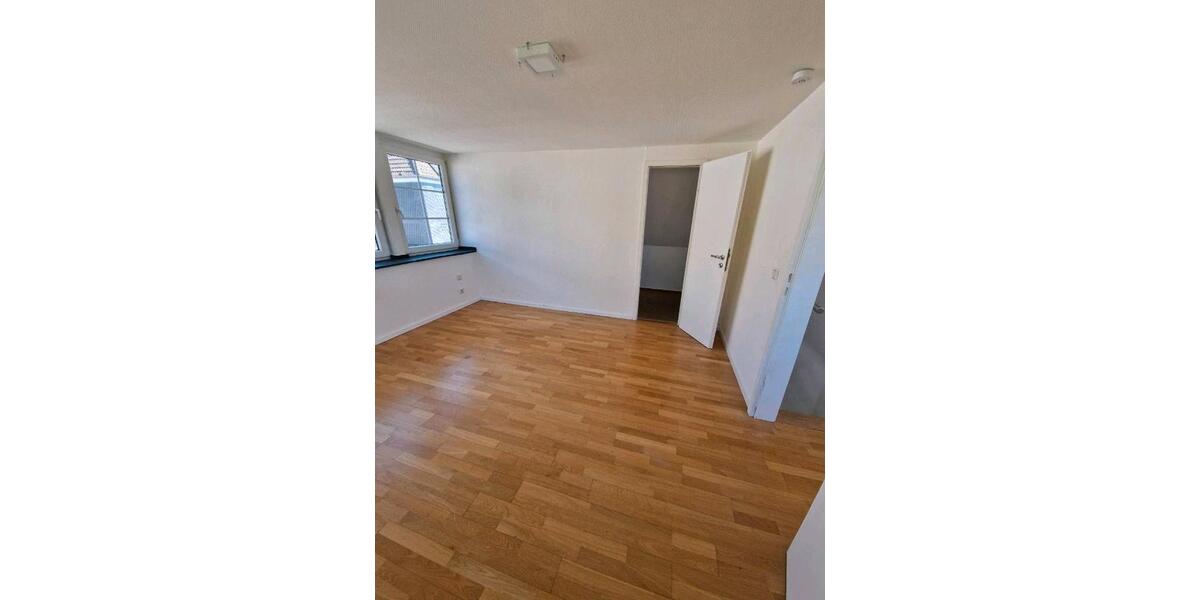 Dachgeschoßwohnung Velbert Langenberg - 1 Zimmer, 70 m&sup2;, 830&euro; | Angebot:26312915
