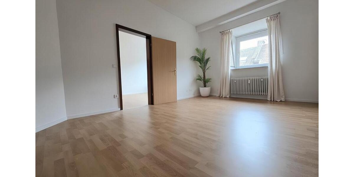 Urbane Dachgeschoss-Romantik! Helles Single-Refugium in Essen-Kray: 2,5 ZW, renoviert-bezugsfertig 2 zimmer