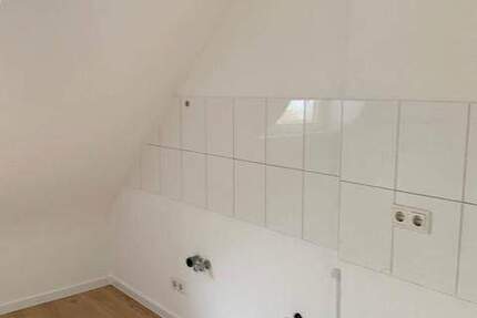 DU-Dellviertel, Fürstenstraße 1 - Frisch renovierte 2 ZKDB-Wohnung im 3.OG (DG) ab sofort zu mieten !!! 2 zimmer