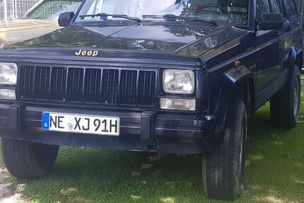 Jeep Cherokee 131.000 km 12.900 &euro; Duisburg 47198