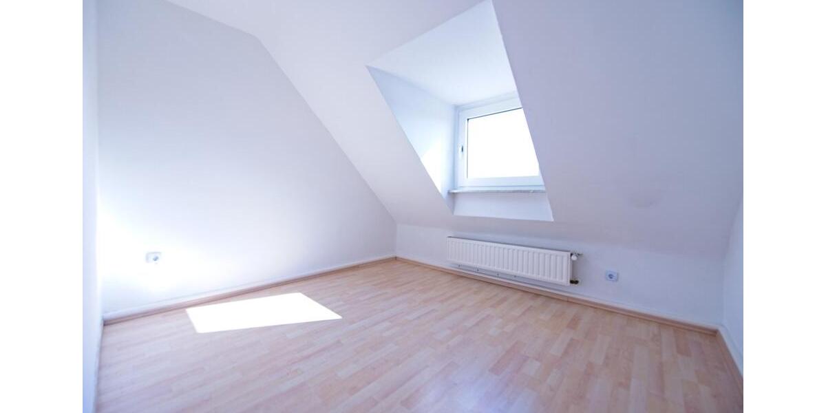 schöne 3 Zimmer DG Wohnung mit 50qm, renoviert 3 zimmer