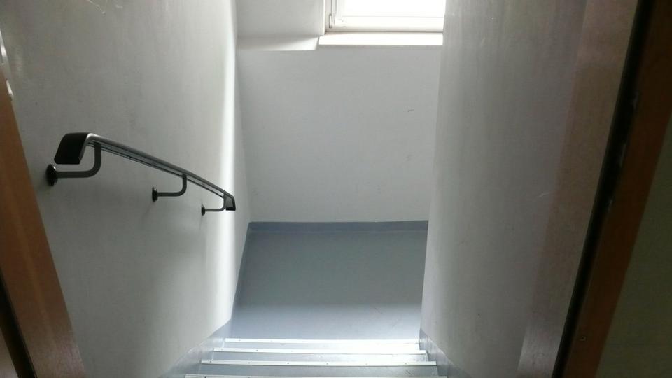 Dachgeschoßwohnung Duisburg Mittelmeiderich - 2 Zimmer, 60 m&sup2;, 450&euro; | Angebot:26326973