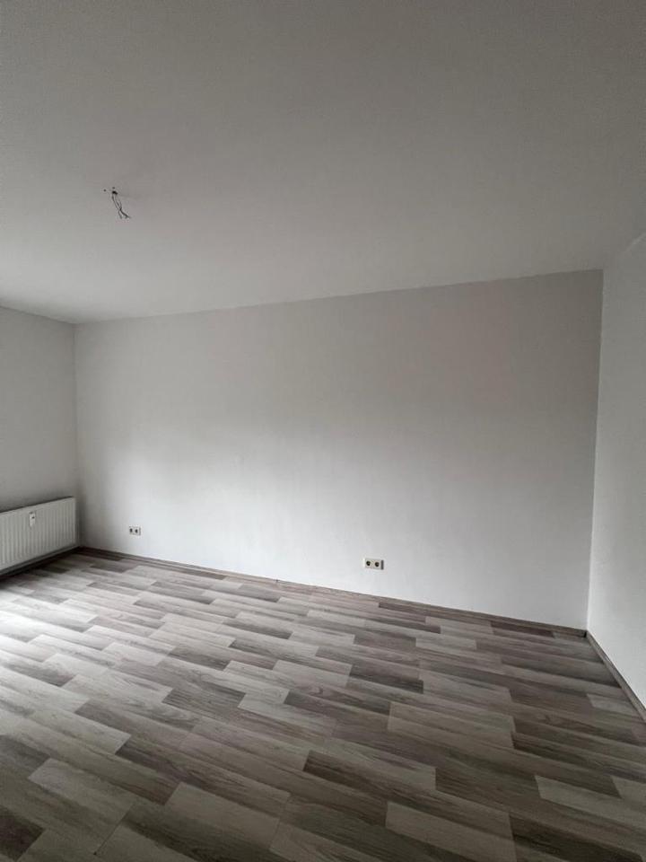 Große 3 Zimmer Wohnung mit Balkon zimmer