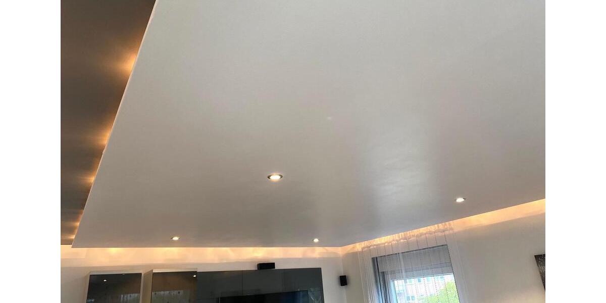 Luxuriöse Wohnung Eigentumswohnung m. Balkon & Garage + Parkplatz 3.5 zimmer