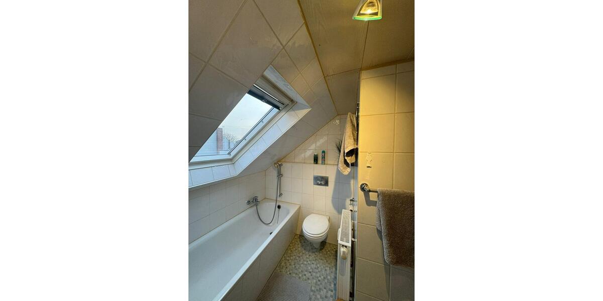 Möblierte Dachgeschosswohnung mit Dachterrasse 2 zimmer