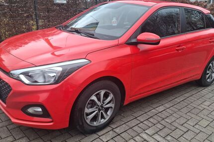 Hyundai i20 99.000 km 8.490 &euro; wuppertal 42277