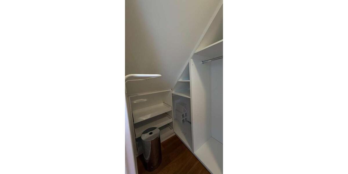 Dachgeschoßwohnung Essen Stadtbezirk II - 1 Zimmer, 72 m&sup2;, 1.250&euro; | Angebot:25148843