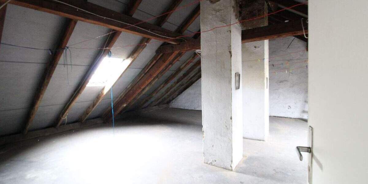 Paketangebot: Zwei Wohnungen mit Ausbaupotenzial DG, Balkon und Stellplatz in Duisburg-Obermeiderich 5 zimmer