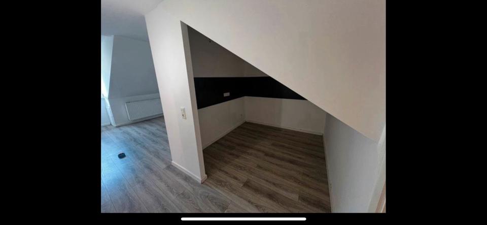 Charmante, sanierte 2-Zimmer-Dachgeschosswohnung mit Garten 2 zimmer