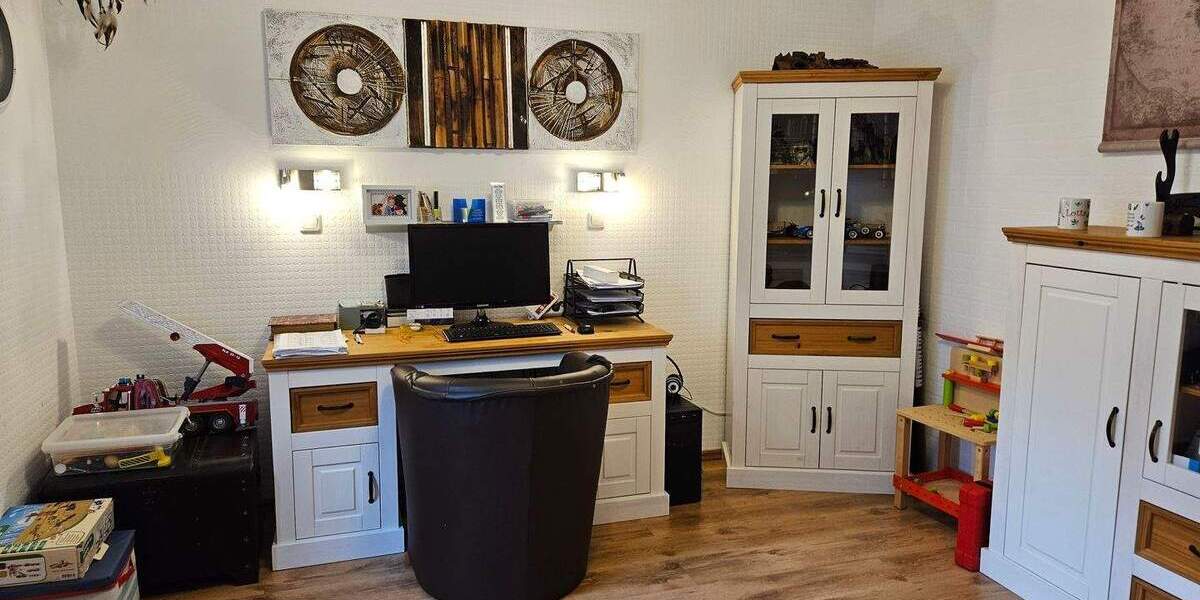 Modernisiertes 2-Familienhaus mit 3 Garagen und attr. Garten in guter und ruhiger Lage in Wetter 9 zimmer