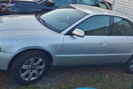 Audi A4 150.000 km 2.240 &euro; Bottrop 46236