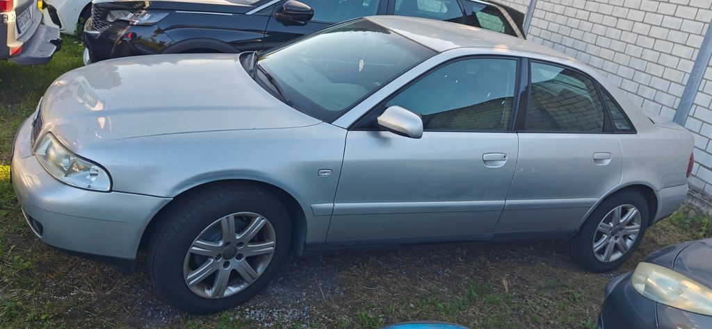 Audi A4 150.000 km 2.380 € Bottrop 46236