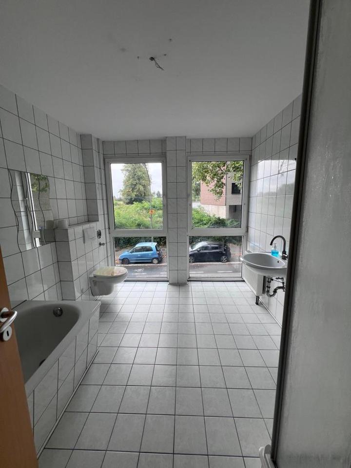 Große 3 Zimmer Wohnung mit Balkon zimmer