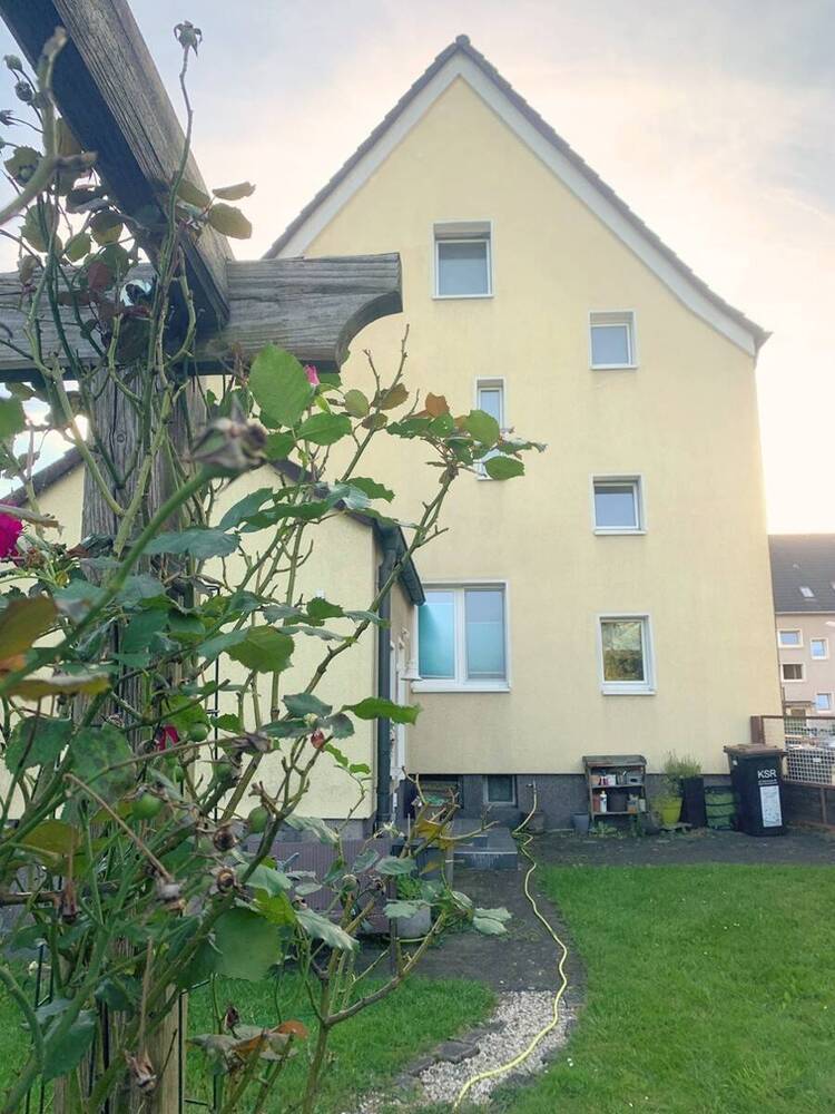 In 2000 kernsaniertes Mehrparteienhaus mit schönem Gartengrundstück in Recklinghausen- Grullbad.