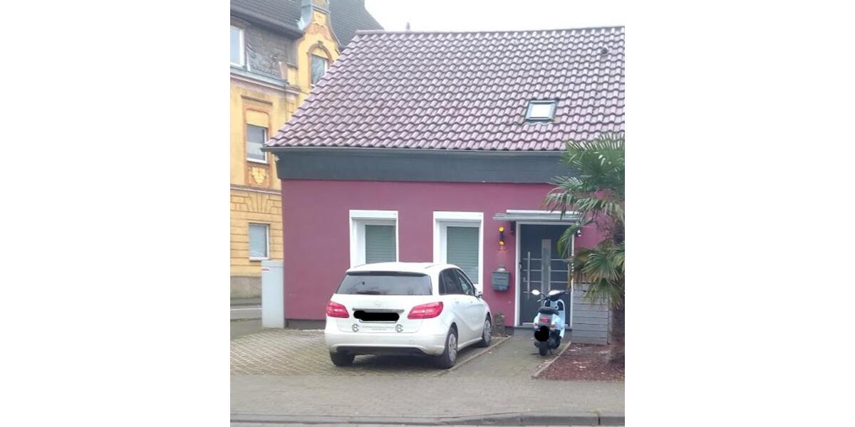 Doppelhaushälfte mit eigenem Garten, Terrasse und Stellplätzen zimmer