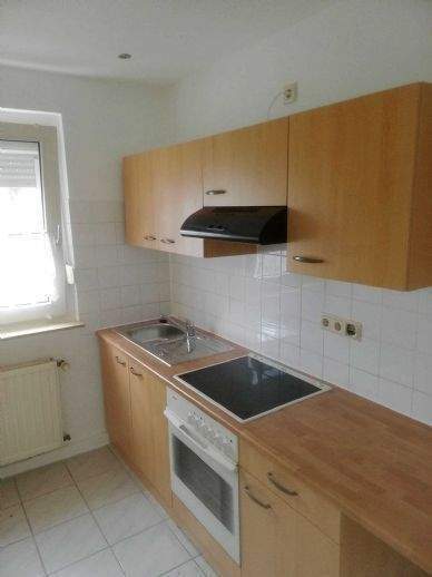 Wohnung mit Balkon sucht Mieter! Gut geschnittene 3,5-Raum-Wohnung im 1.OG • 62m² Wfl. im gepflegten 6-Familien-Haus 3 zimmer