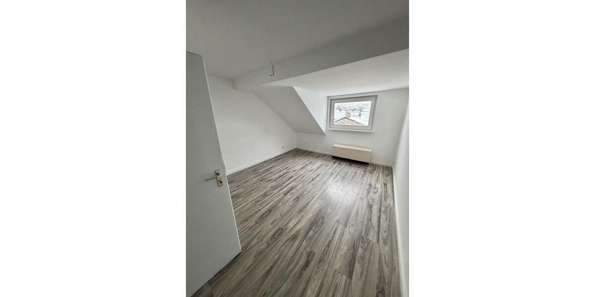 Dachgeschoßwohnung Wuppertal Unterbarmen - 5 Zimmer, 85 m&sup2;, 800&euro; | Angebot:25395285