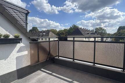 Entwicklungspotenzial Mehrfamilienhaus mit 9 Wohneinheiten, 9 Garagen inkl. Stellplätze und eine Halle + Büro! zimmer