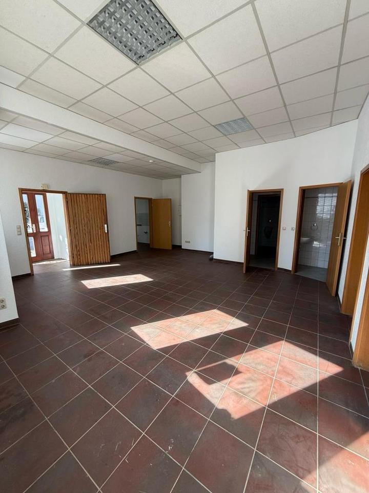 Helle Bürofläche im EG zu vermieten zimmer