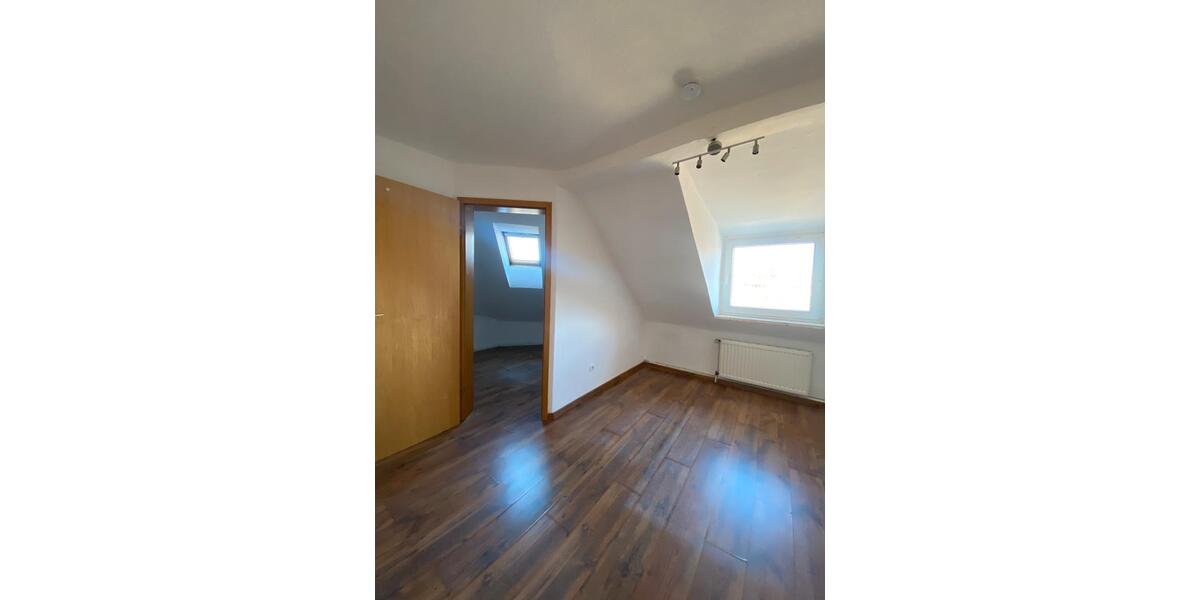Dachgeschoßwohnung Duisburg Duisburg-Mitte - 2 Zimmer, 31 m&sup2;, 290&euro; | Angebot:26237027