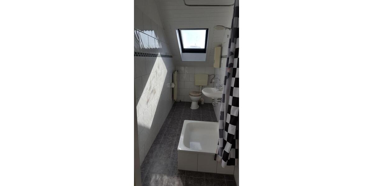 Dachgeschoßwohnung Duisburg Essenberg - 3 Zimmer, 450&euro; | Angebot:21343656