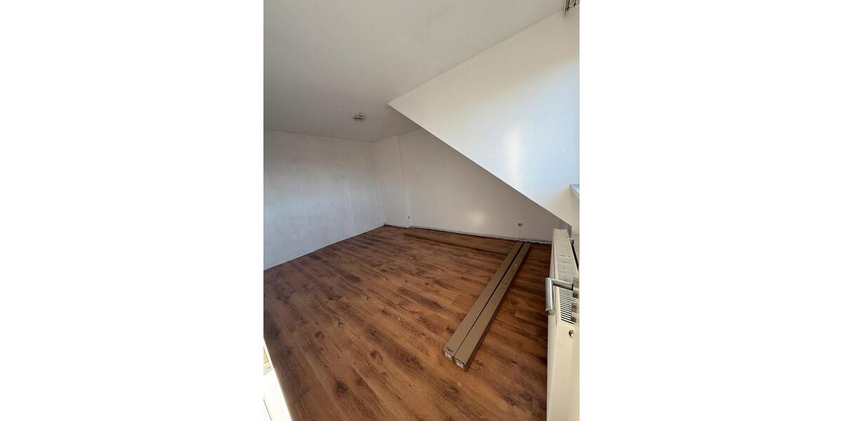 Dachgeschoßwohnung Gelsenkirchen Gelsenkirchen-Nord - 2 Zimmer, 77 m&sup2;, 450&euro; | Angebot:26341699