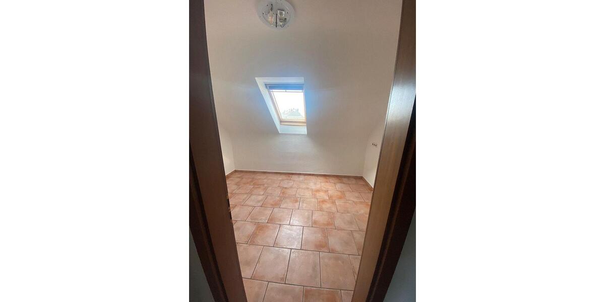 Dachgeschoßwohnung Duisburg Duisburg-Mitte - 2 Zimmer, 65 m&sup2;, 425&euro; | Angebot:26262987