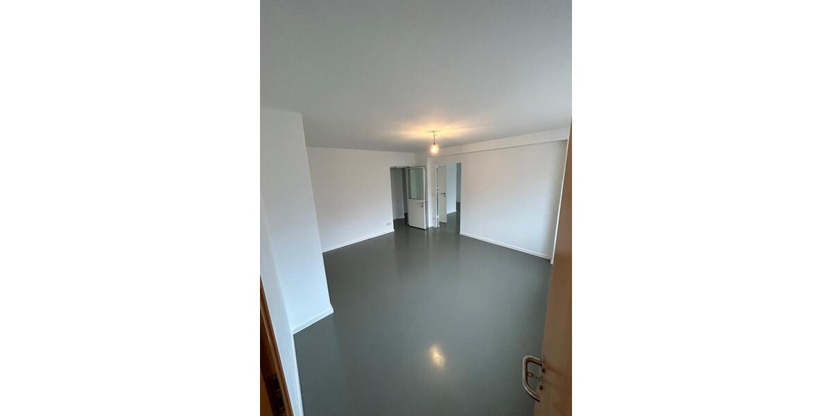 Gewerbefläche im Erdgeschoss – für Büro, Kleingewerbe, Praxis zimmer