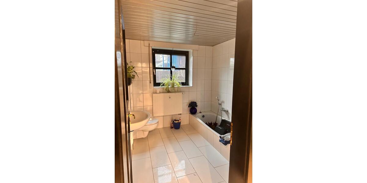 Große EG-Wohnung mit Garten – ideal für Familie & Gewerbe 3 zimmer