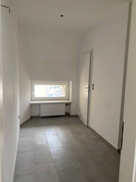 Modernisiertes Wohn- und Geschäftshaus, 488 qm vermietbare Fläche, 3 Garagen