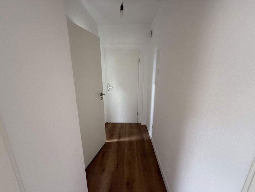 Frisch sanierte 44 m² Dachgeschoss-Singlewohnung - nur 3 Min. zum Phoenixsee, Dortmund-Schüren 2 zimmer