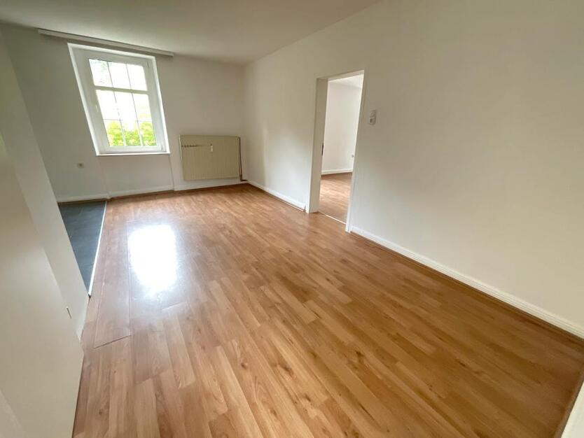 Große 3 Zimmerwohnung in historischem Haus zimmer