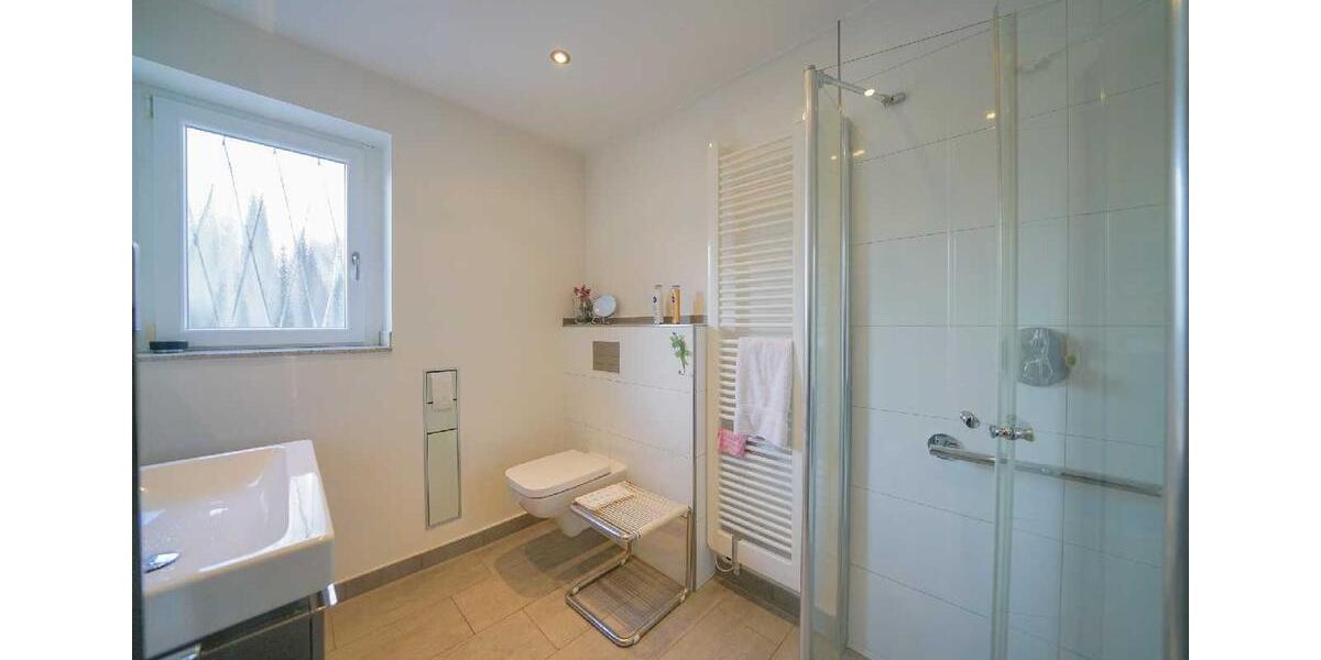 Erdgeschoßwohnung Ratingen - 3 Zimmer, 110 m&sup2;, 1.485&euro; | Angebot:26088479