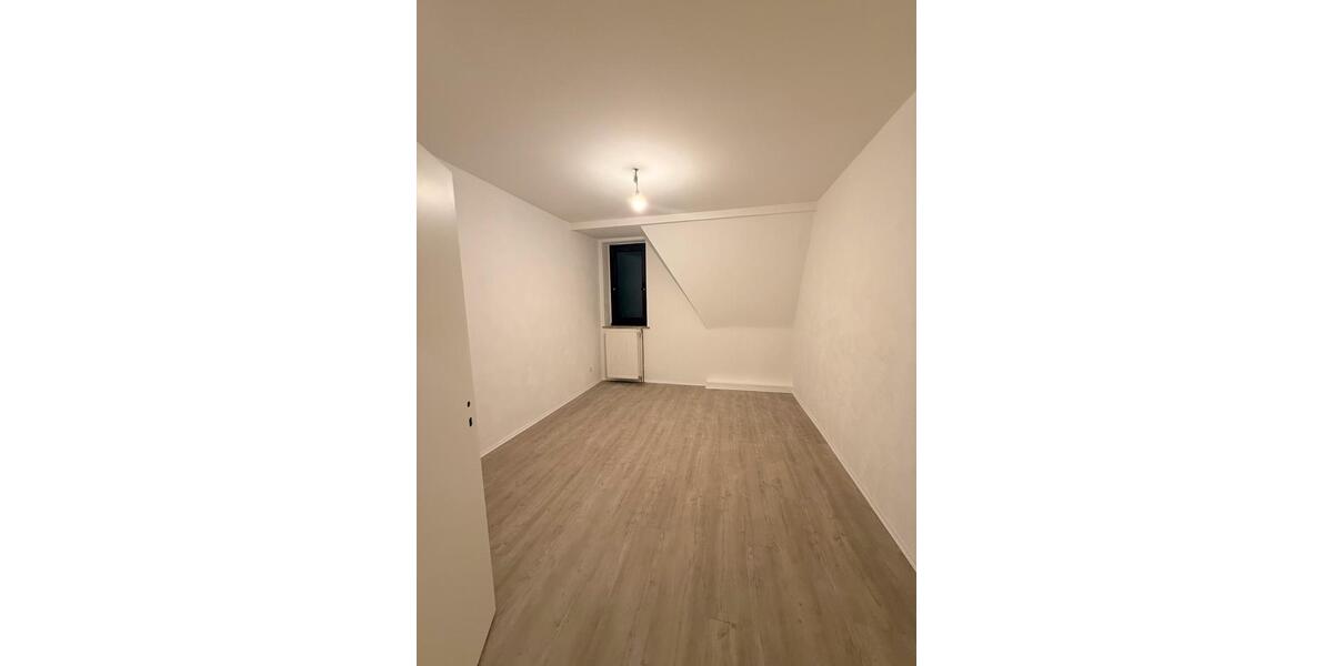 Dachgeschoßwohnung Herne Wanne-Bickern - 6 Zimmer, 130 m&sup2;, 1.300&euro; | Angebot:25448225